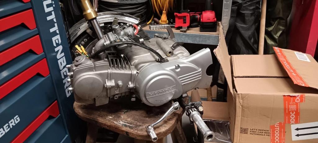 Moteur 125 monté sur dax, Motoren, Verzenden