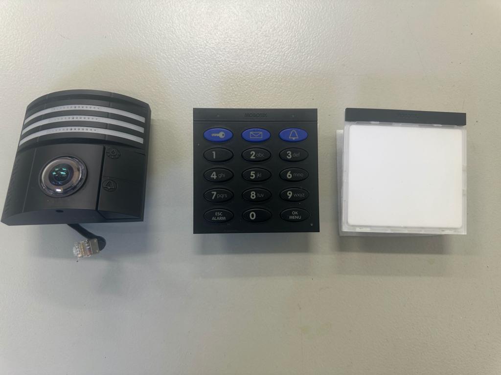 Beveiligingscamera Mobotix T25B en deurintercom met Displays, Huis en Inrichting, Deurbellen, Gebruikt, Bedraad, Ophalen