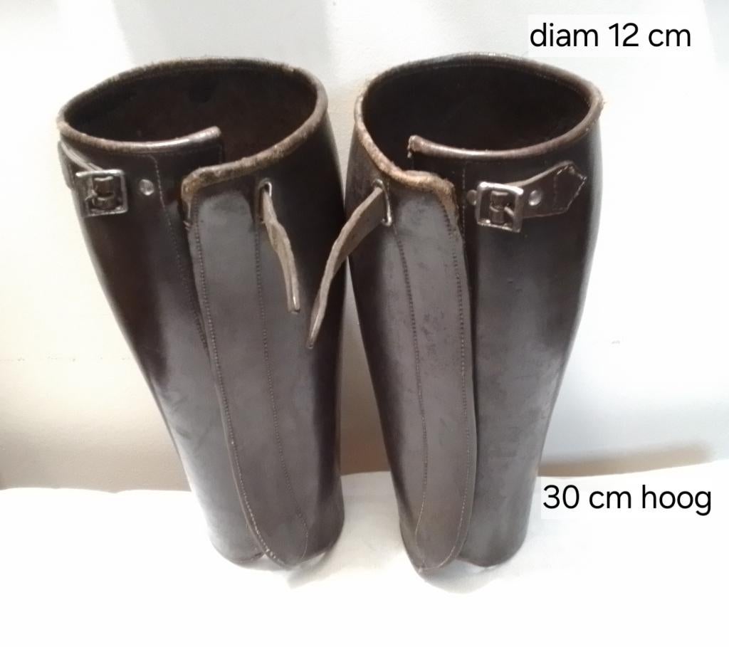 Legging en cuir ancien, Collections, Objets militaires | Général, Envoi