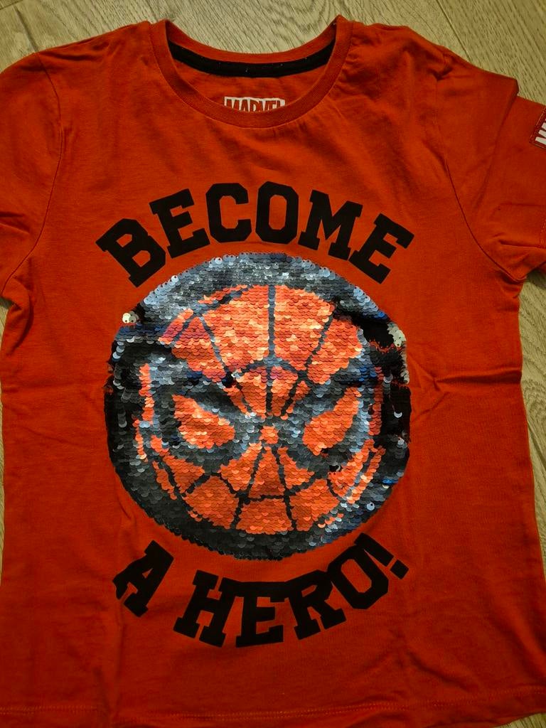 Tshirt marvel 122, Kinderen en Baby's, Kinderkleding | Maat 122, Ophalen of Verzenden