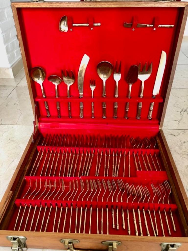 couverts thaïlandais en bronze, Enlèvement, Bronze