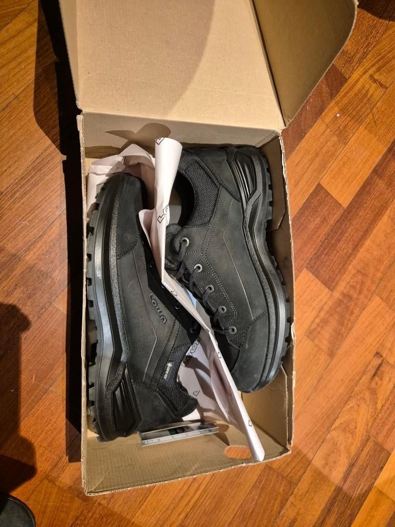 Schoenen LOWA 41.5, Kleding | Heren, Schoenen, Nieuw, Wandelschoenen, Zwart, Ophalen of Verzenden