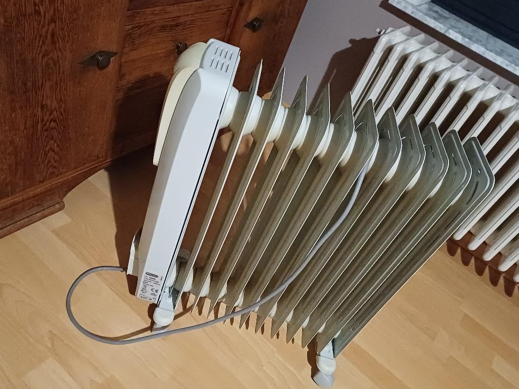 Olieradiator Delonghi, Ophalen, 30 tot 80 cm, Gebruikt, Overige typen