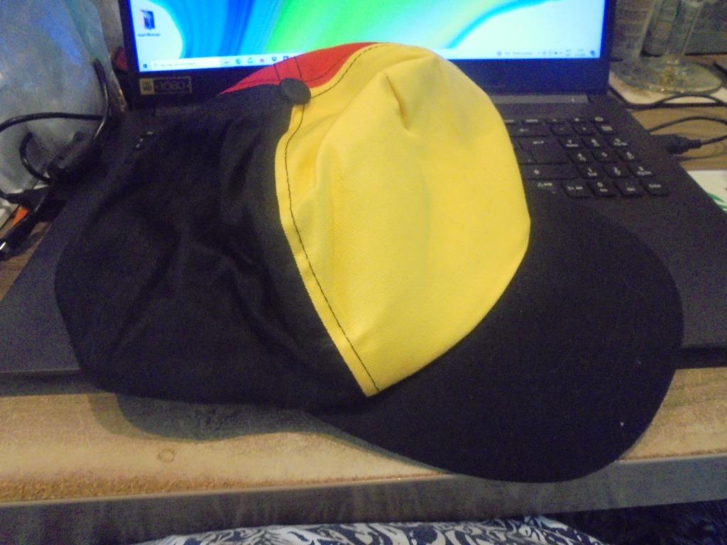 Rode Duivels pet, Ophalen of Verzenden, Zo goed als nieuw, Pet of Muts