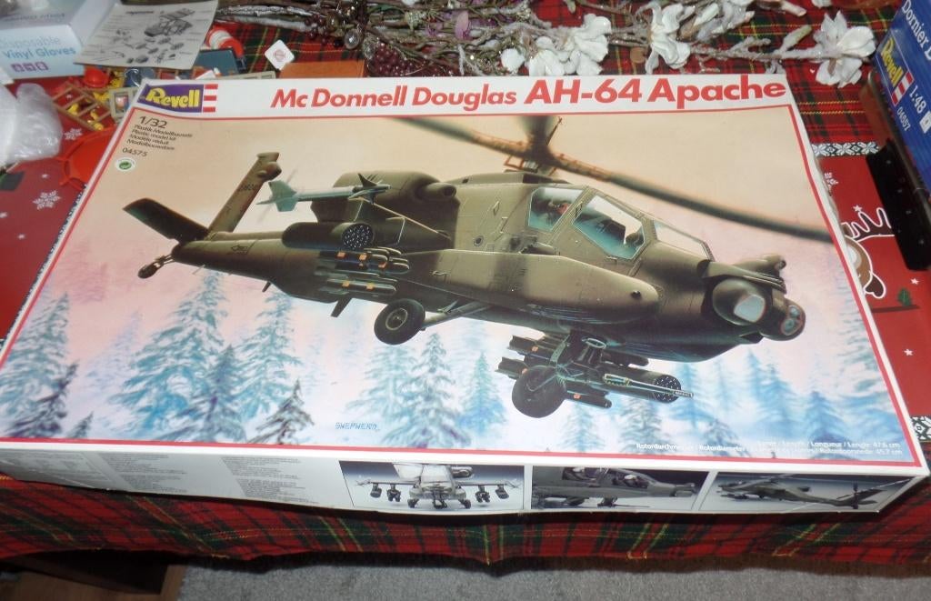 Revell Mc Donnel Douglas Apache -- 1:32, Nieuw, Ophalen of Verzenden, Groter dan 1:72, Revell
