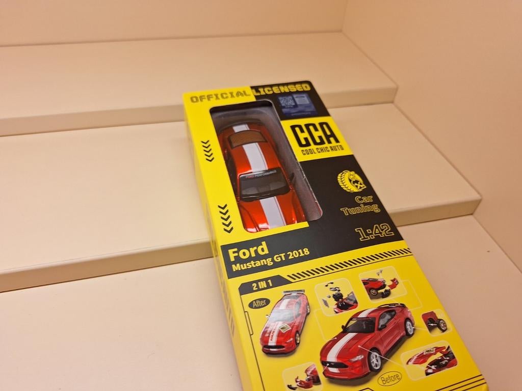 Ford mustang gt 2018 1/42 met tuningonderdelen, Enlèvement ou Envoi, Neuf
