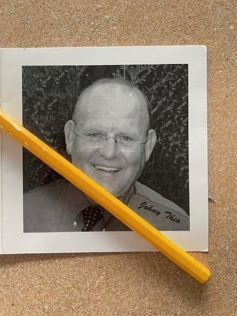 CLUB BRUGGE KAPITEIN DHR JOHNY THIO -Belgisch National, Verzamelen, Bidprentjes en Rouwkaarten, Ophalen of Verzenden, Bidprentje