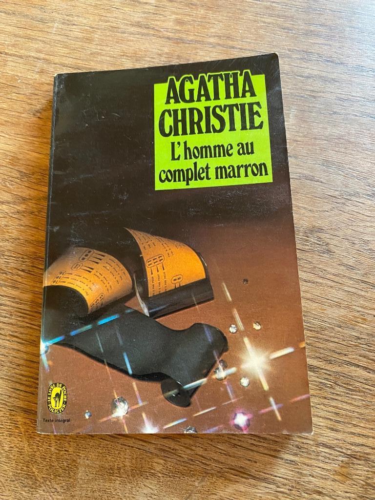 Agatha Christie L’Homme au complet marron Poche 1980 B état, Verzenden, Gelezen, Agatha Christie