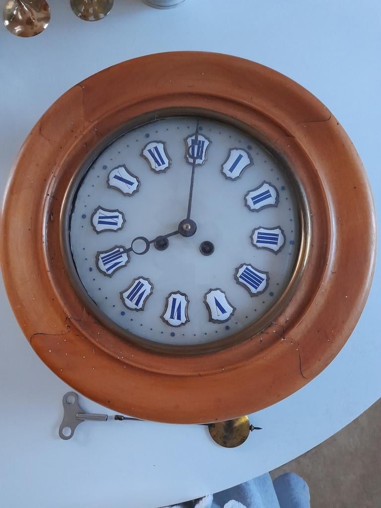 Horloge d'école ancienne (française ?) avec pendule de chemi, Antiquités & Art, Antiquités | Horloges, Enlèvement