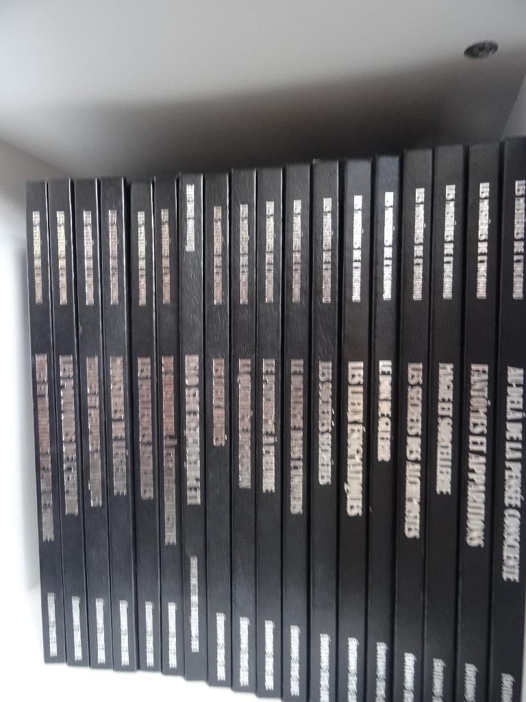 32  encyclopédies surnaturel et autres, Livres, Série complète, Comme neuf, Enlèvement, Autres sujets/thèmes