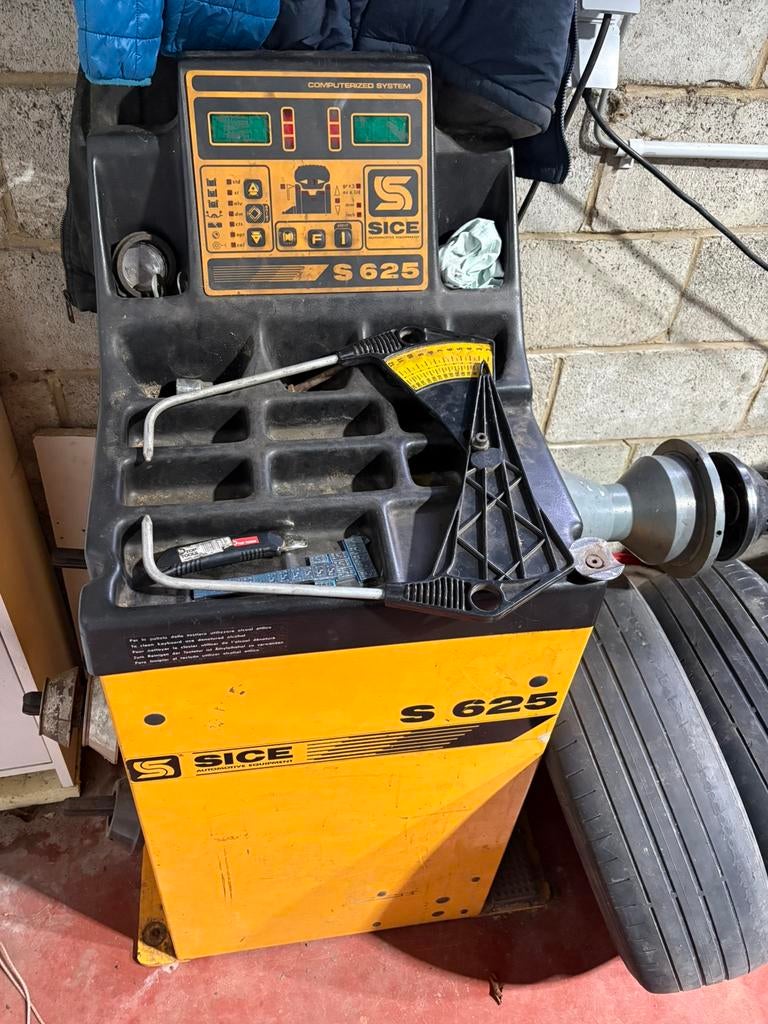 Équilibreuse à pneus SICE S625, Enlèvement, Utilisé