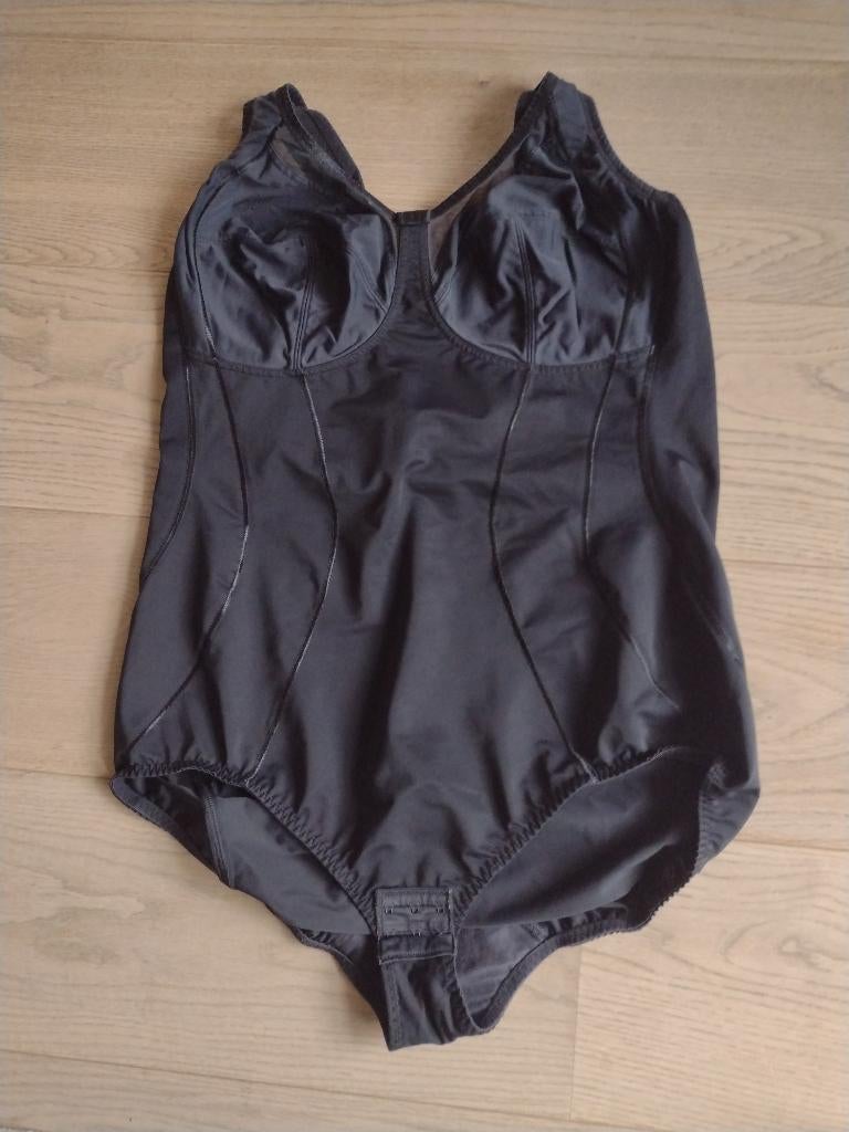 zwarte steungevende body - Maat 115C -, Kleding | Dames, Overige Dameskleding, Ophalen, Gedragen