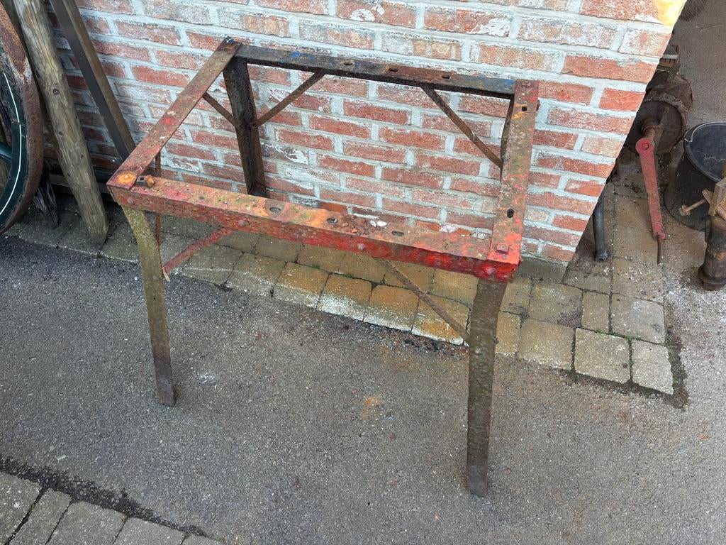 Oud ijzeren onderstel, Ophalen, Zo goed als nieuw
