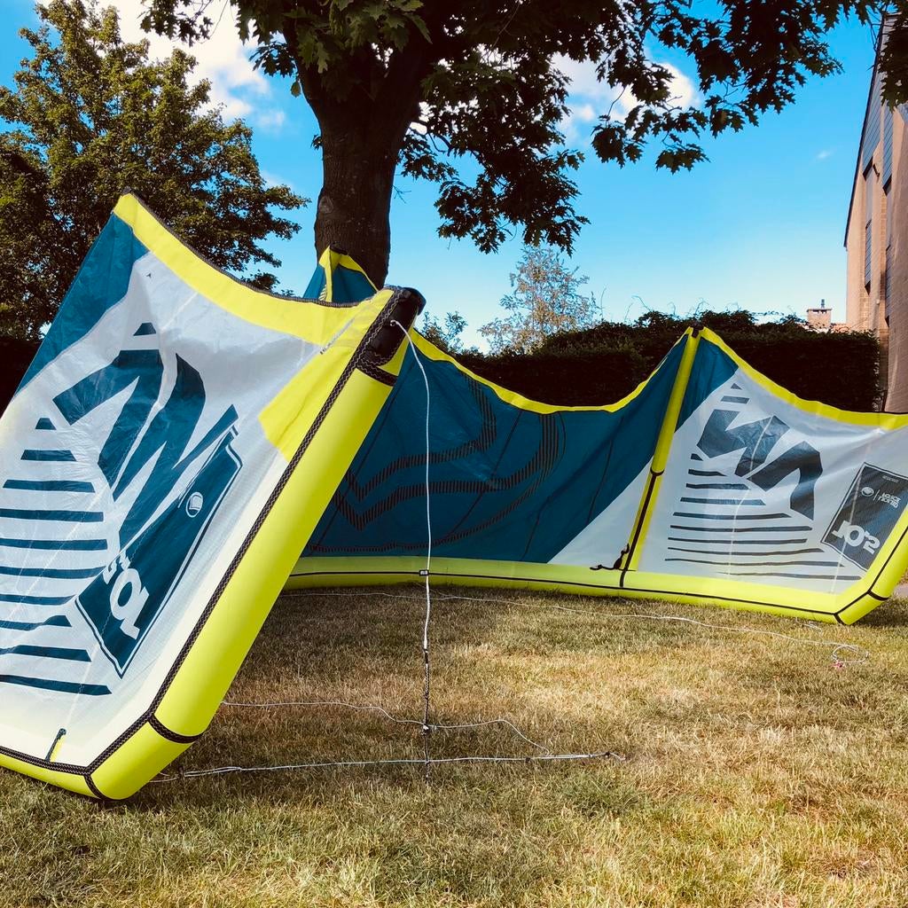 Complete kitesurf set Liquid Force NV V9 10.5m + bar + board, Watersport en Boten, Kitesurfen, Ophalen, Kitesurf-set, Twintip