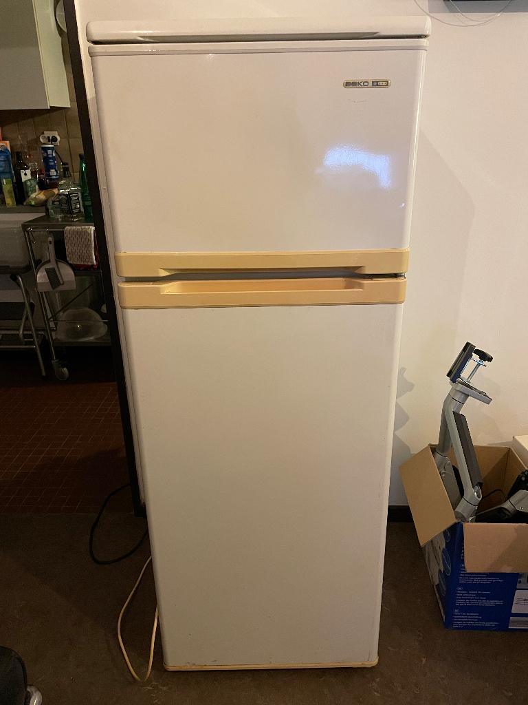 Frigo Beko à donner, Utilisé, 45 à 60 cm, 75 à 100 litres, Avec congélateur séparé