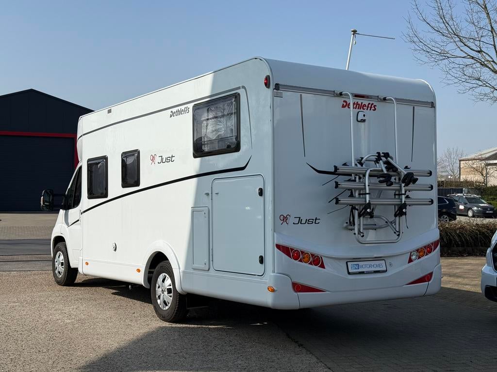 DETHLEFFS JUST 90 -T7052 - TWIN BEDDEN - Slechts : 27.500KM*, Caravans en Kamperen, Bedrijf, Diesel, ABS, Elektrische opstap