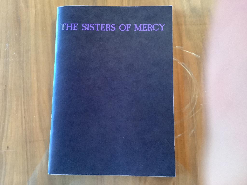 The Sisters Of Mercy scrapbook - VERKOCHT, Boeken, Ophalen of Verzenden, Zo goed als nieuw
