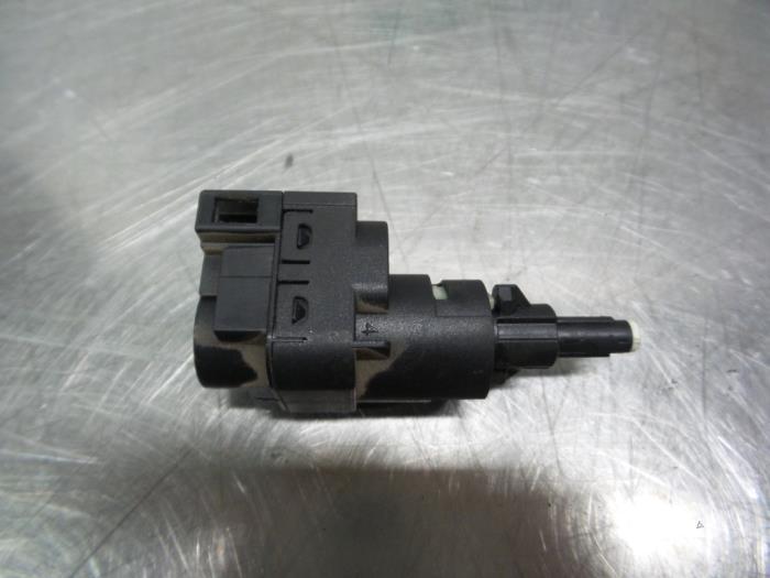 Commutateur feu de freinage d'un Volkswagen Golf (Golf 04-), Autos : Pièces & Accessoires, Éclairage, Volkswagen, Utilisé, 3 mois de garantie