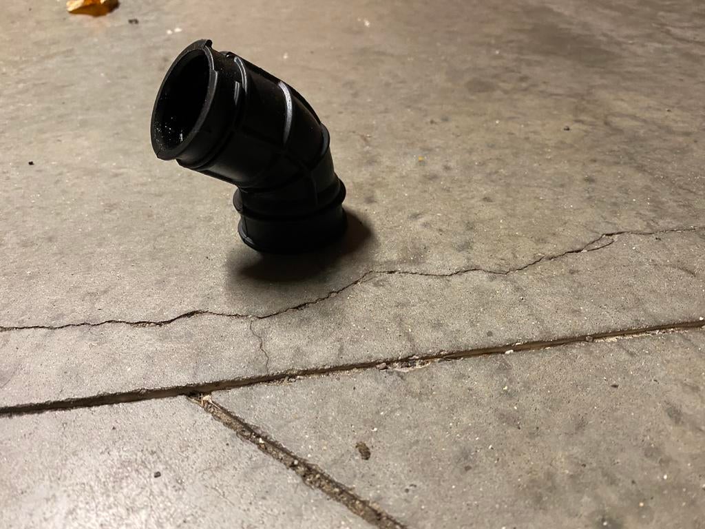 Doorvoer rubber van luchtfilter naar carburateur, Vélos & Vélomoteurs, Pièces de cyclomoteur | Général, Enlèvement ou Envoi, Comme neuf