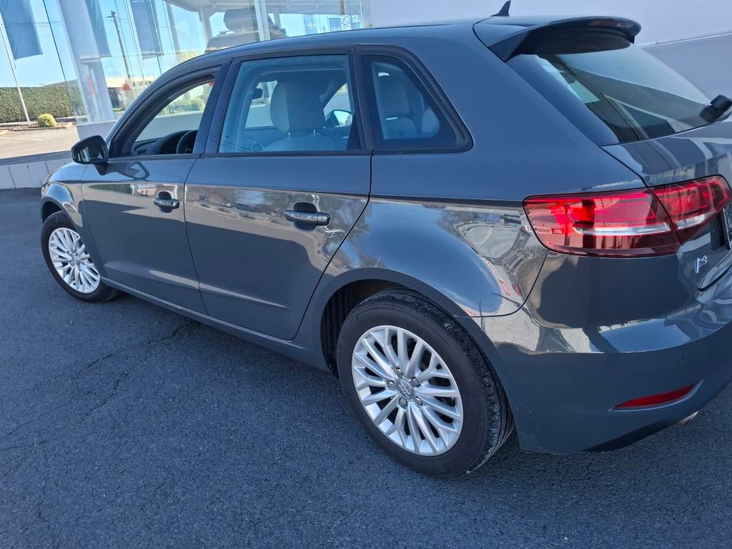Audi A3 1.6 TDI AUTOMATISCHE VERSNELLINGSBAK NIEUWSTAAT, Auto's, Audi, Automaat, 4 cilinders, 1600 cc, Leder