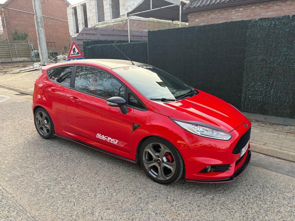 Ford Fiesta ST 182pk 2013, Auto's, Voorwielaandrijving, Euro 5, 4 cilinders, Leder en Stof