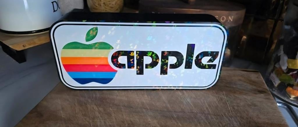 Boîte publicitaire Apple rétro avec éclairage LED., Enlèvement ou Envoi, Table lumineuse ou lampe (néon)