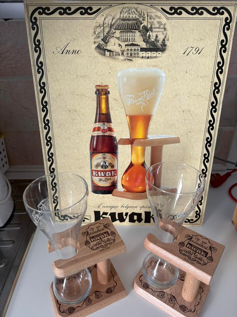 2 glazen en een kartonnen paneel van KWAK, Verzamelen, Ophalen of Verzenden, Zo goed als nieuw