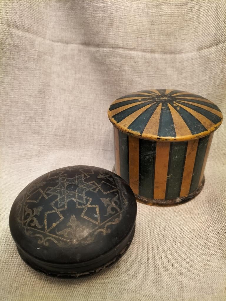 2  antieke doosjes in papier mache, Ophalen of Verzenden