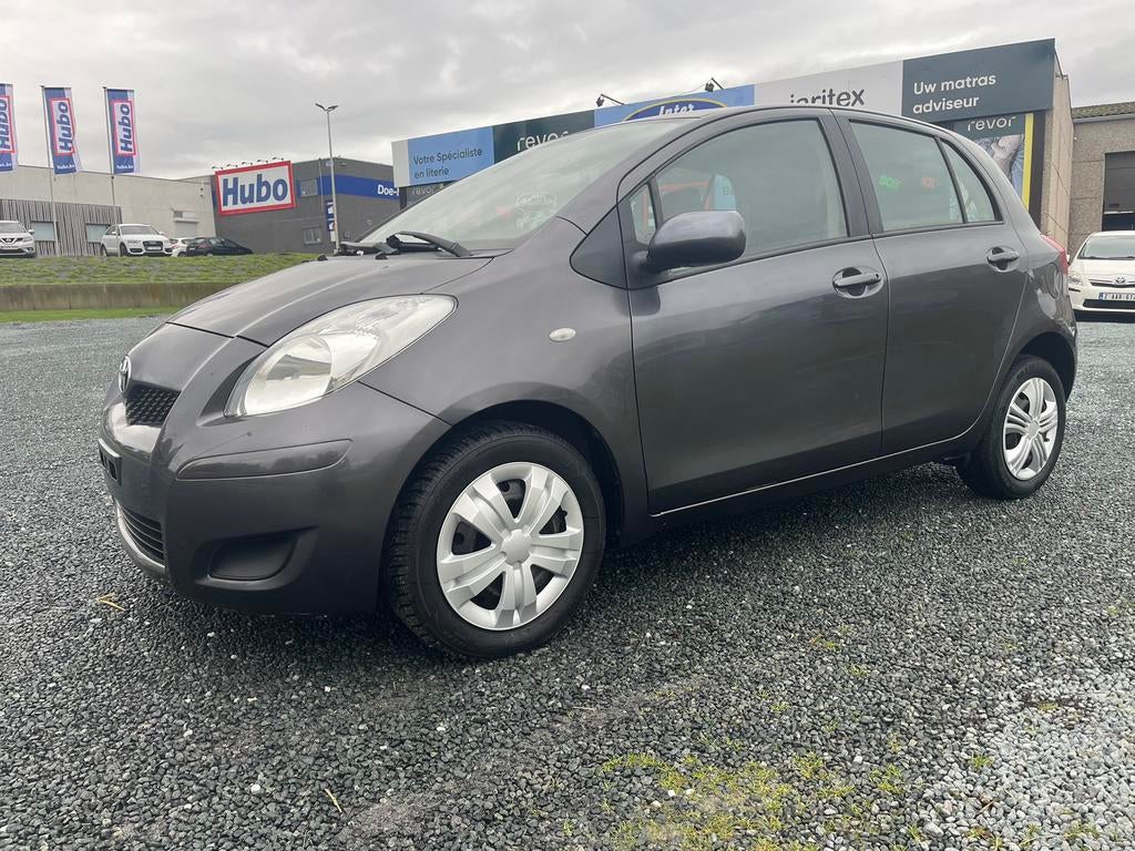 Toyota Yaris 1.3 Essence ⛽️⛽️ Avec contrôle, Auto's, 4 cilinders, USB, Bedrijf, Zilver of Grijs