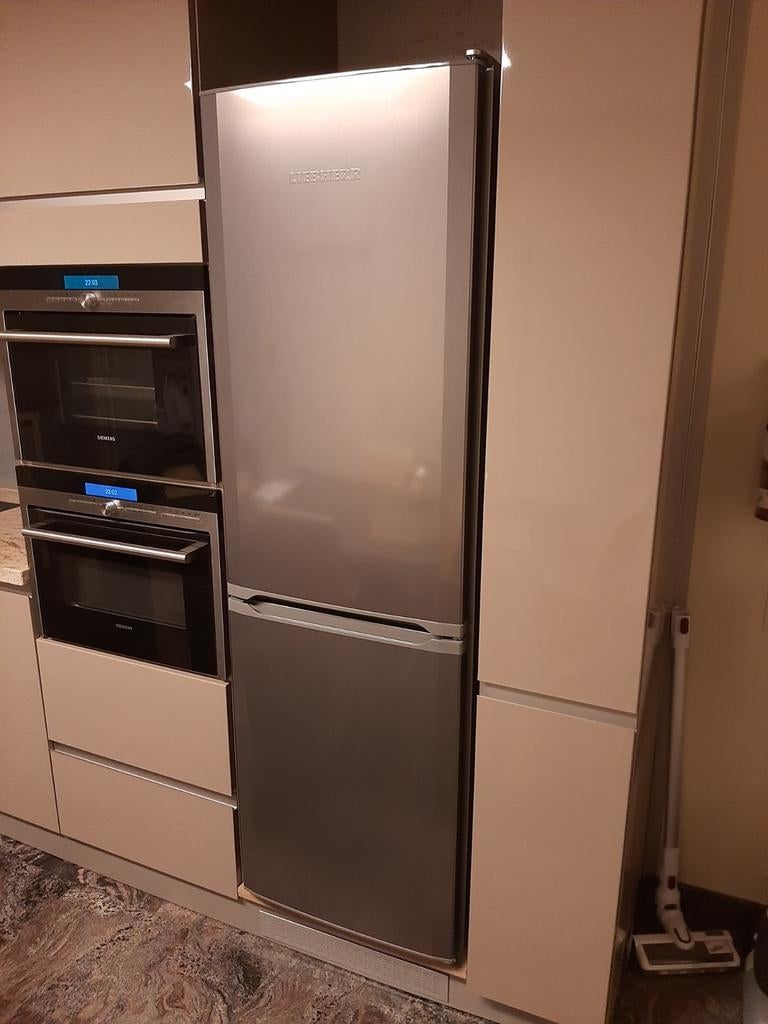 Combinaison réfrigérateur/congélateur de la marque LIEBHERR,, Enlèvement