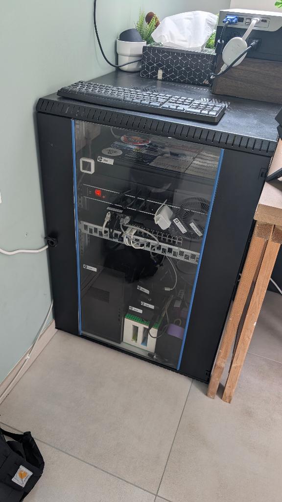 Server kast 18U, Computers en Software, Ophalen, Gebruikt, Glas