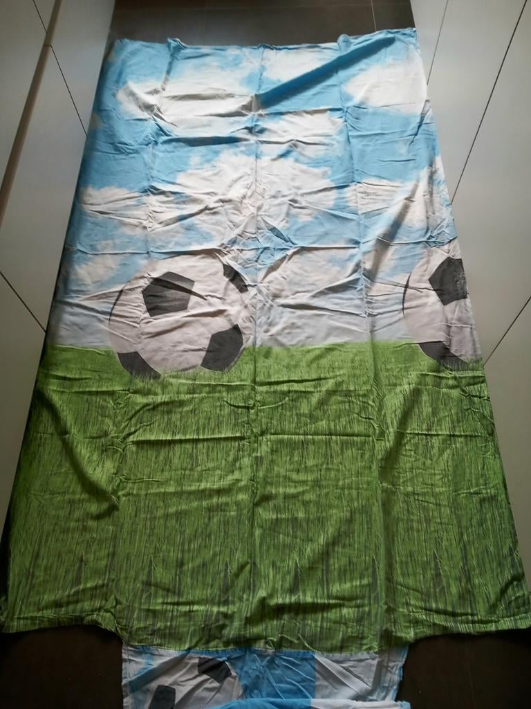housse de couette simple - football - avec taie d'oreiller -, Enfants & Bébés, Chambre d'enfant | Linge de lit, Enlèvement, Utilisé