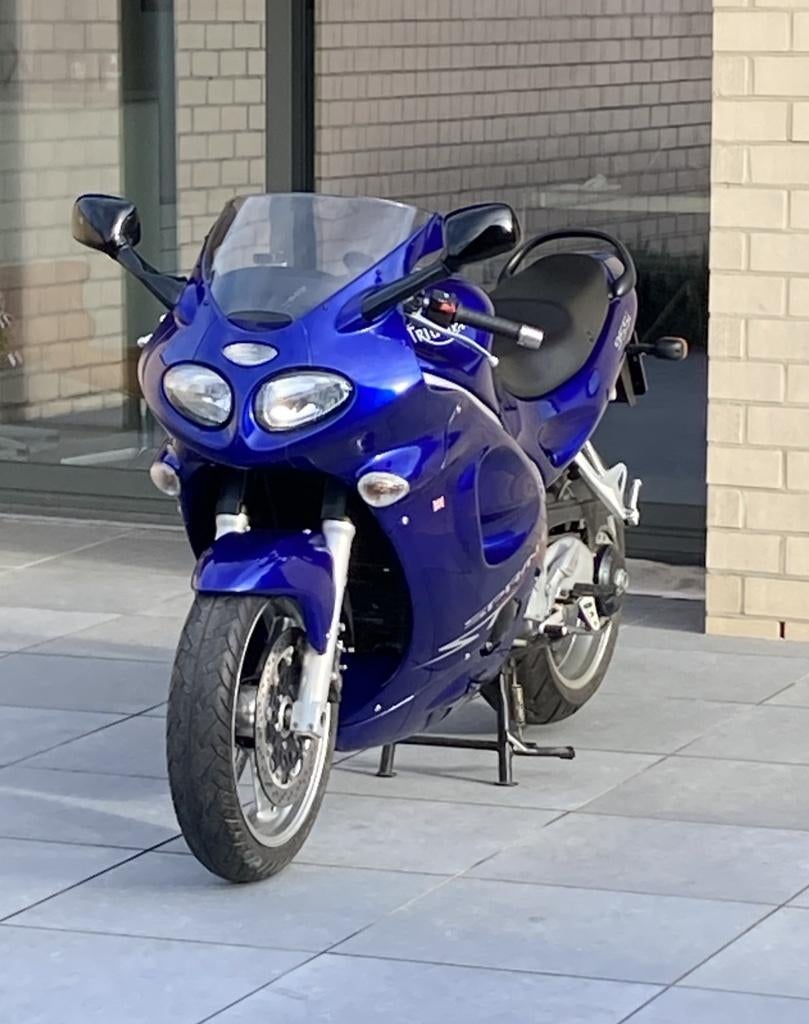 Triumph Sprint 955i, Plus de 35 kW, 3 cylindres, ABS, 955 cm³