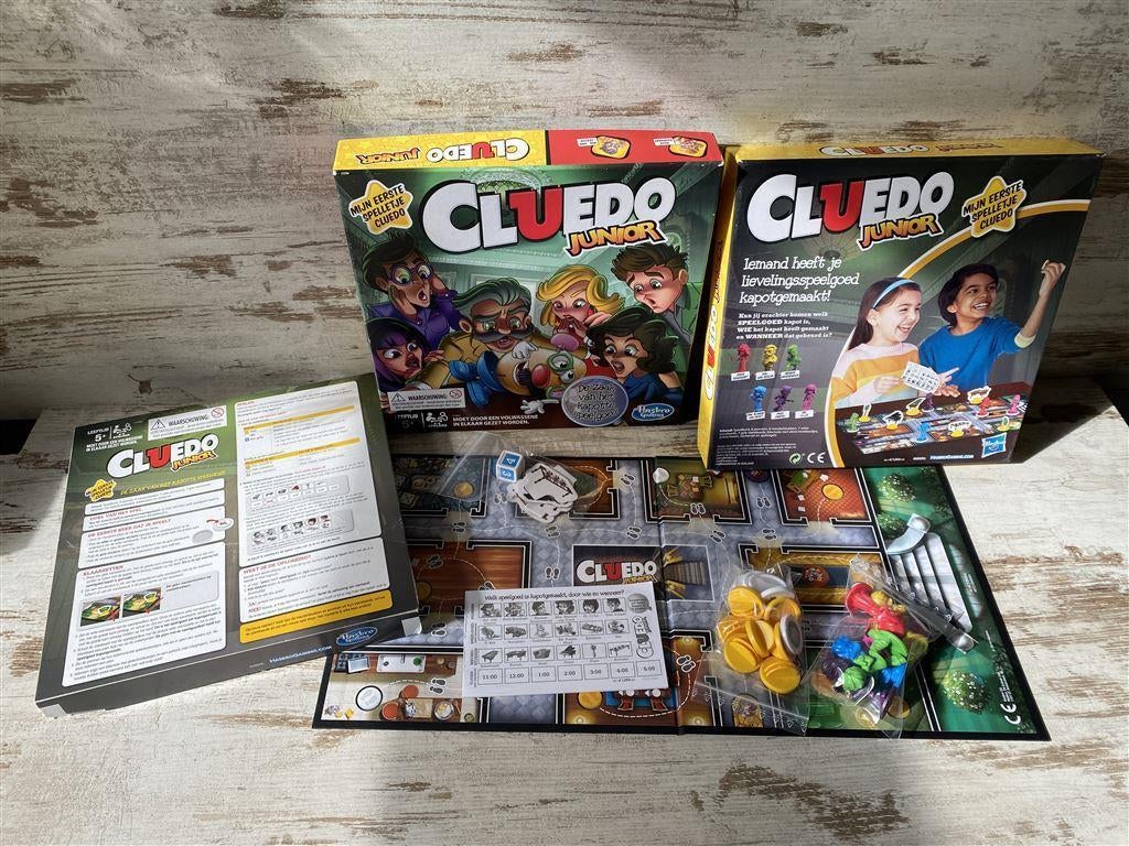 Cluedo junior vierkante vernieuwde versie [s233], Hobby en Vrije tijd, Gezelschapsspellen | Bordspellen, Zo goed als nieuw, Verzenden
