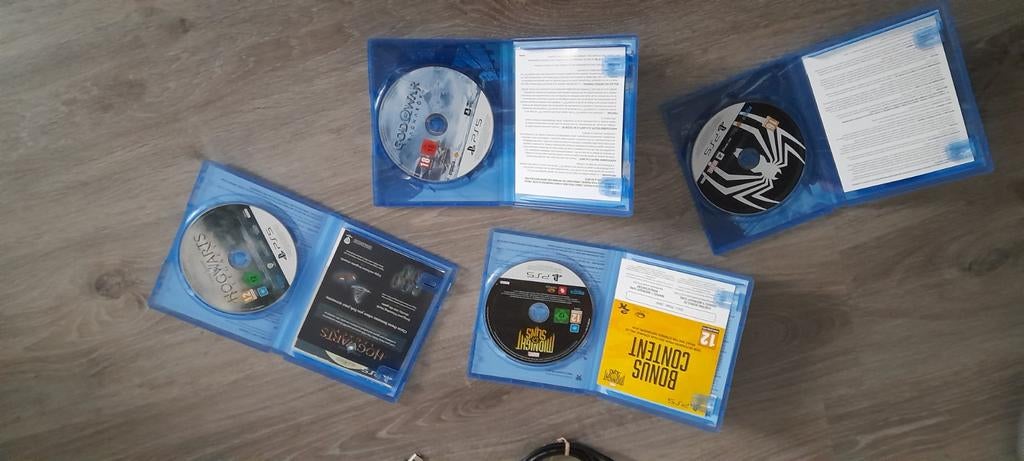 PS5 disc édition 1 to 2 manettes + 4 jeux  450 euros, Enlèvement