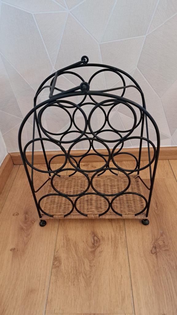 Metalen wijnrek met rieten plateau, Huis en Inrichting, Ophalen, Metaal