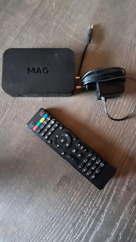 Streaming box MAG 256 w1, TV, Hi-fi & Vidéo, Lecteurs multimédias, Comme neuf, Moins de 500 GB, HDMI, USB 2.0, Enlèvement ou Envoi