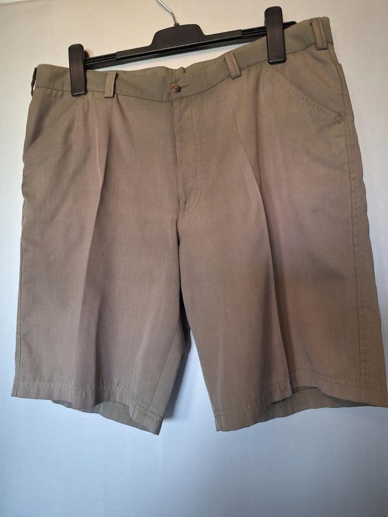 Bermuda beige- kaki avec 5 poches dont 1 avec tirette, T 52, Wellcut, Beige, Enlèvement, Taille 52/54 (L)