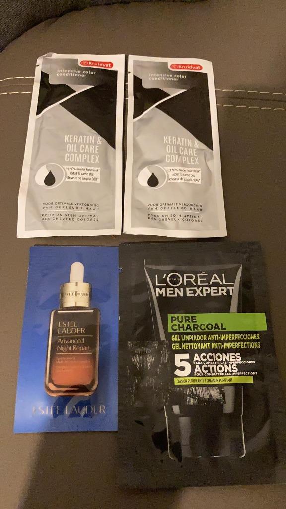 4 staaltjes Estee Lauder en L'Oreal, Ophalen of Verzenden, Nieuw, Gehele gezicht, Reiniging