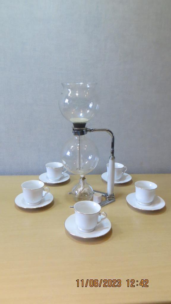 Cafetière vintage, HELLEM, avec tasses et soucoupes Q, Antiquités & Art, Enlèvement