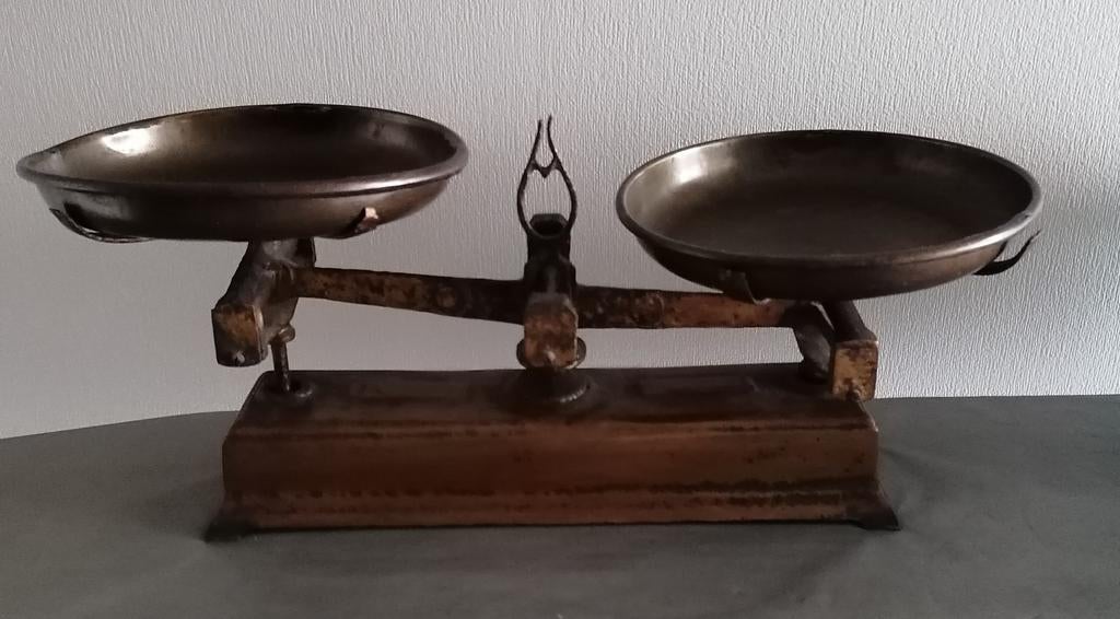 Oude antieke koperen weegschaal met koperen schalen, Antiek en Kunst, Antiek | Gereedschap en Instrumenten, Ophalen