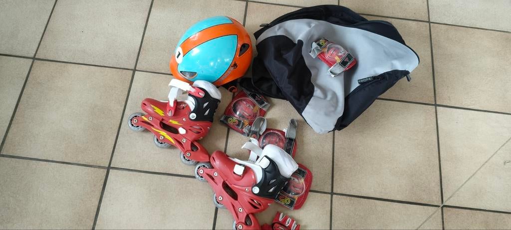 Skates 27-30 + helm, zak en bescherming, Kinderen en Baby's, Ophalen, Zo goed als nieuw