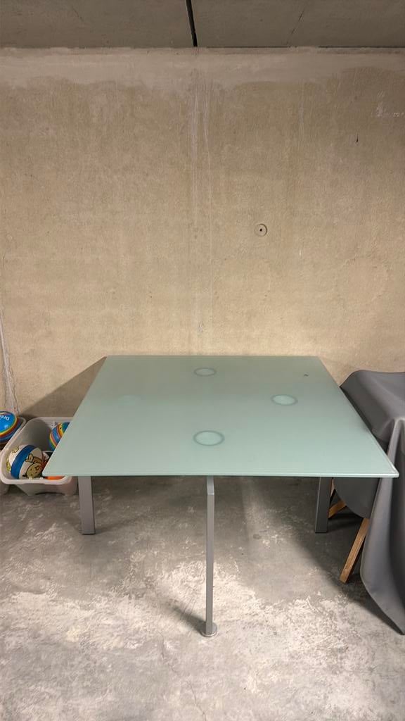 Glazen keukentafel- Gratis, Huis en Inrichting, Tafels | Eettafels, Ophalen, Zo goed als nieuw