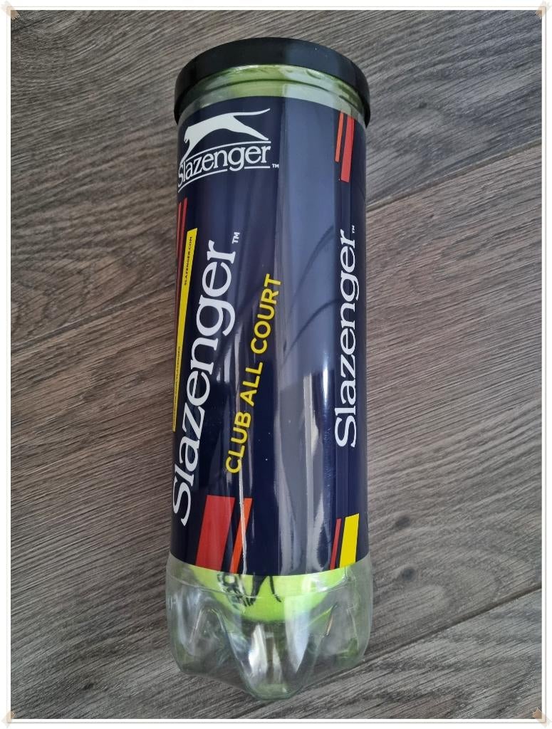 SLAZENGER - TUBE 3 BALLES DE TENNIS CLUB ALL COURT NEUVES, Sports & Fitness, Enlèvement ou Envoi, Neuf, Balles, Autres marques