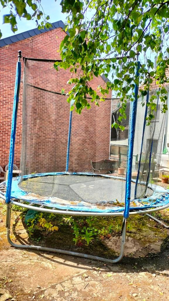 Grand trampoline decathlon, Enlèvement, Utilisé