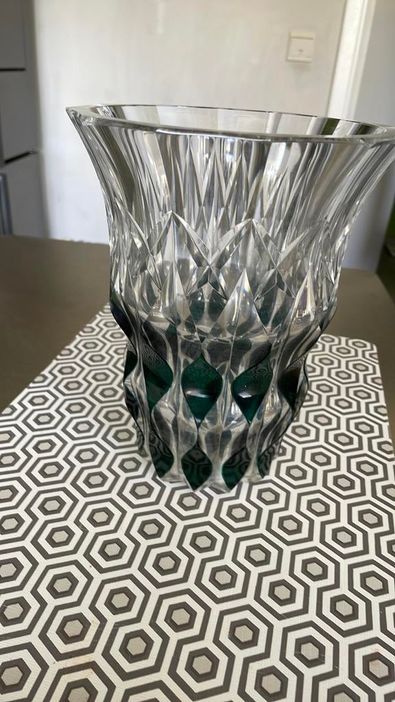 Vase et bonbonnière saint Lambert, Enlèvement ou Envoi