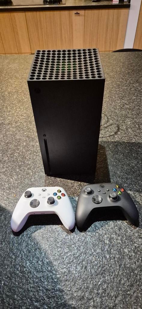 Xbox series X + 2 controllers en 1batterij controller, Ophalen of Verzenden, Zo goed als nieuw