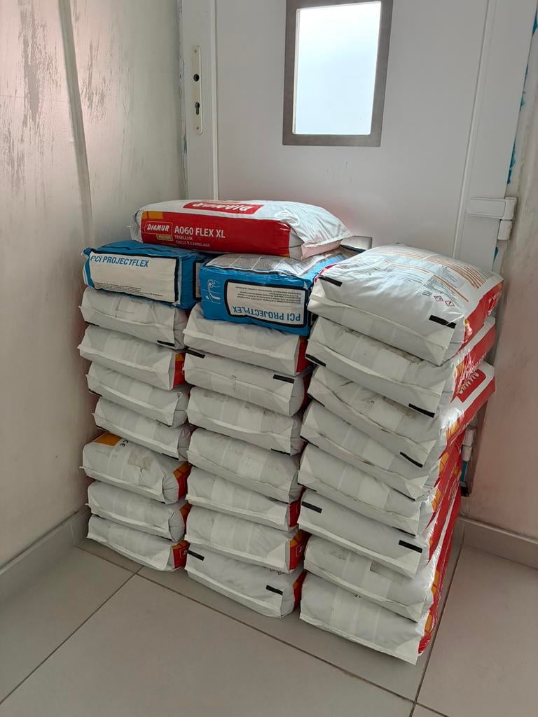 Flex lijm, Enlèvement, Comme neuf