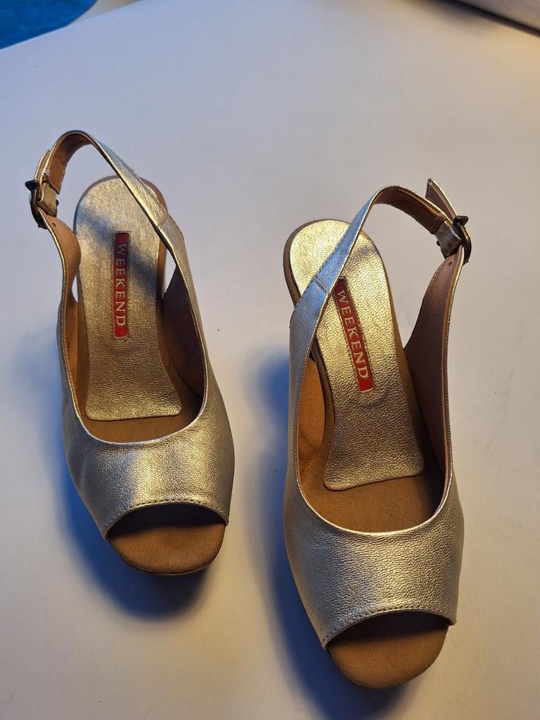 Sandaal maat 36, Ophalen