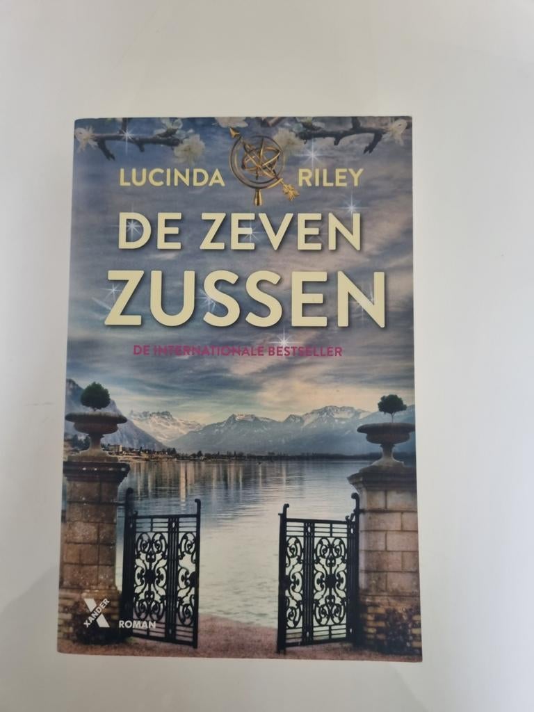Lucinda Riley De Zeven Zussen (deel 1), Ophalen of Verzenden, Zo goed als nieuw